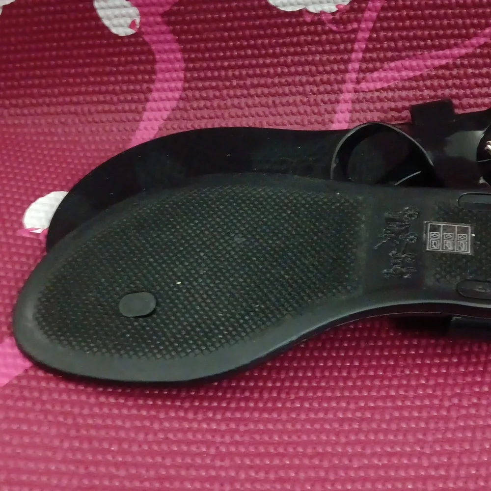 Coach - Picture 4 of 6